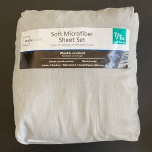 Twin XL sheet set and 2 pillowcases